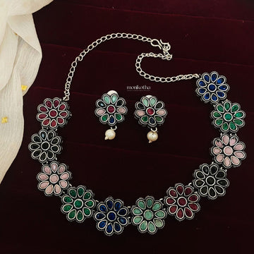 Layla GS Necklace Set