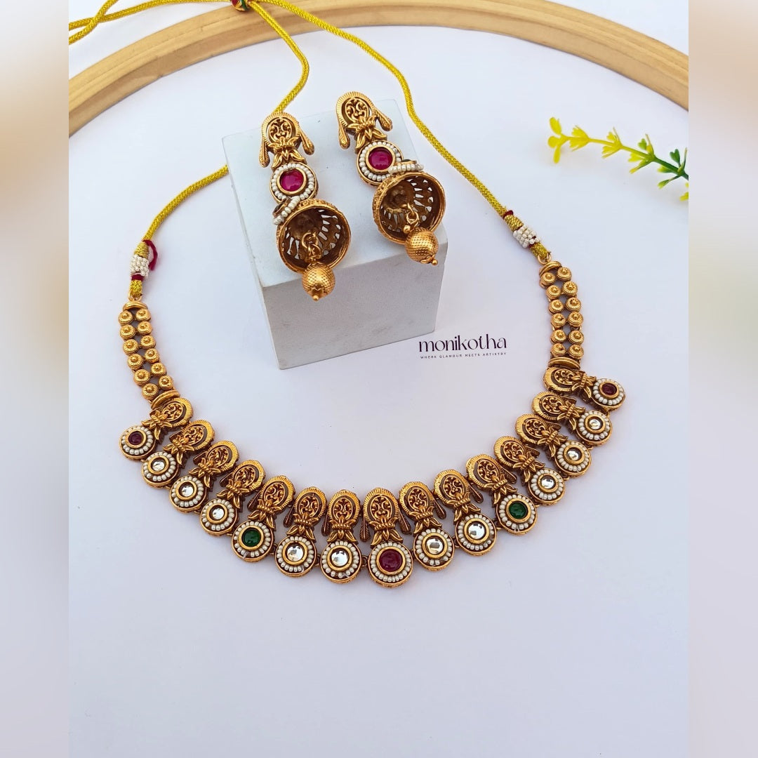 Upila Antique Necklace Set